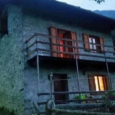 Casa Indipendente Val D'Ayas - Challand Saint Anselme Exterior foto